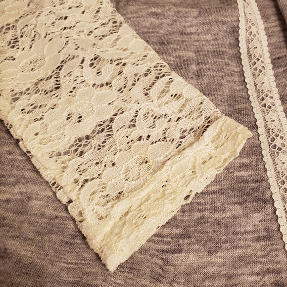 Vanity Lace Cardigan - Picture 3 of 4